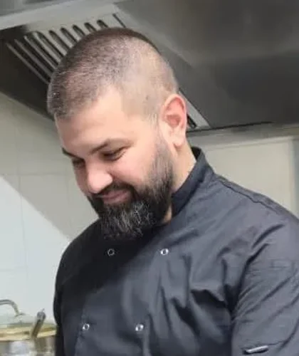 Ion Potîrniche, în bucătăria restaurantului